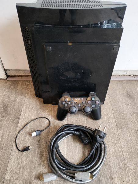Купить Sony PlayStation 3 80GB (CECHK08) в Екатеринбург за 5200 руб.