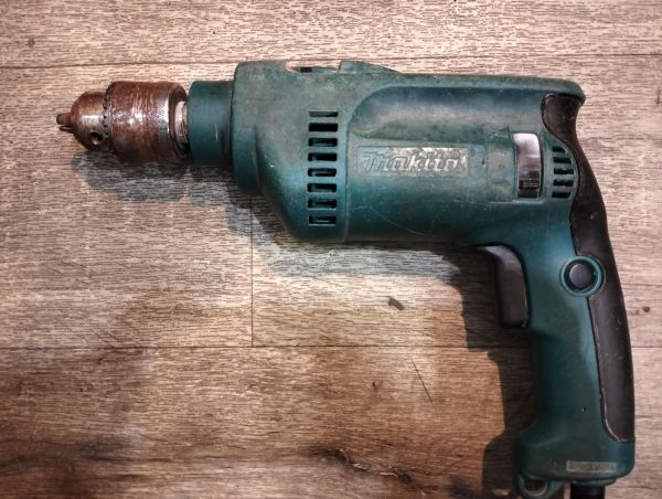 Купить Makita без модели (Дрель) в Екатеринбург за 1550 руб.