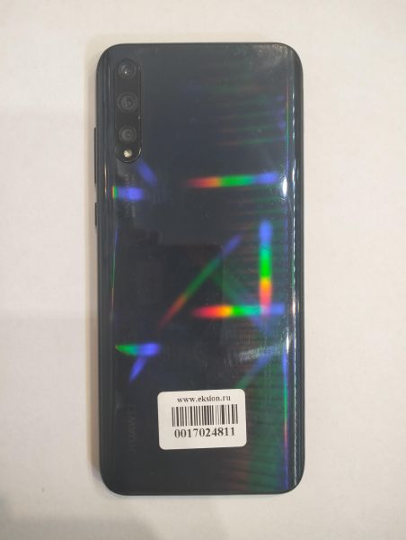 Купить Huawei Y8p 4/128GB (AQM-LX1) Duos в Екатеринбург за 2700 руб.