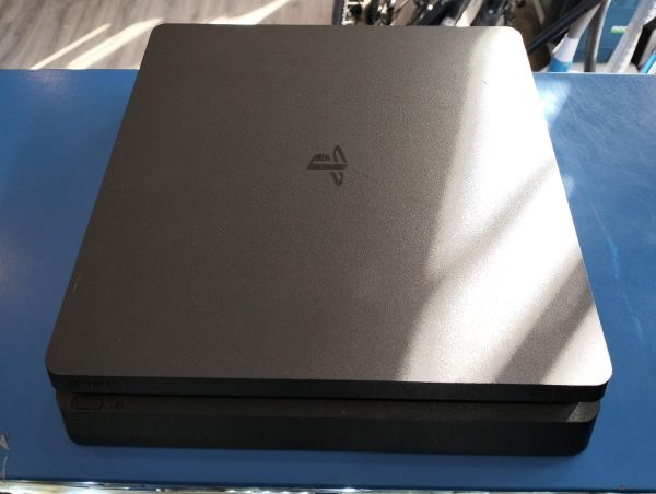 Купить Sony PlayStation 4 Slim 1TB (CUH-2208B) в Екатеринбург за 16700 руб.