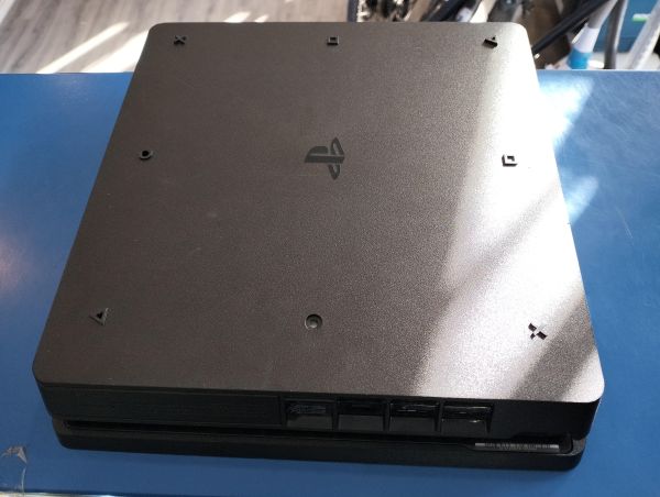 Купить Sony PlayStation 4 Slim 1TB (CUH-2208B) в Екатеринбург за 16700 руб.