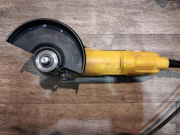 Купить DeWALT DWE4051 в Екатеринбург за 3300 руб.