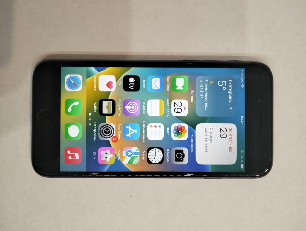 Купить Apple iPhone 8 64GB в Екатеринбург за 4600 руб.