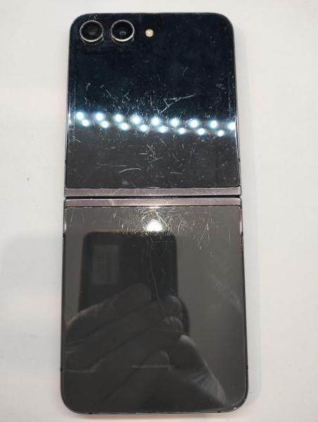 Купить Samsung Galaxy Z Flip 5 8/512GB (F731B) Duos в Зима за 27400 руб.