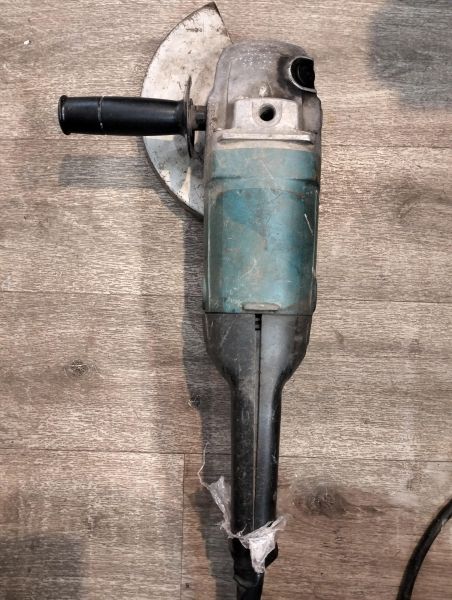 Купить Makita 9069 в Екатеринбург за 2800 руб.