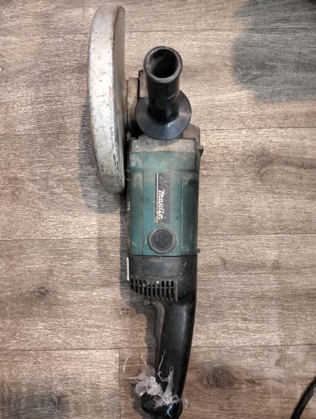 Купить Makita 9069 в Екатеринбург за 2800 руб.