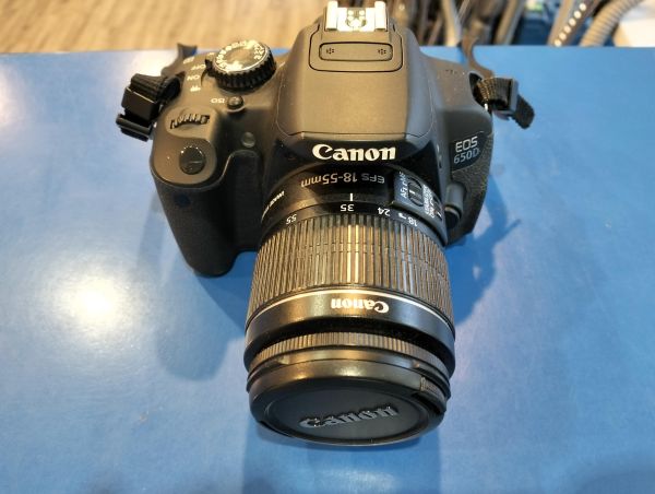 Купить Canon EOS 650D kit (DS126371) с СЗУ в Екатеринбург за 18500 руб.