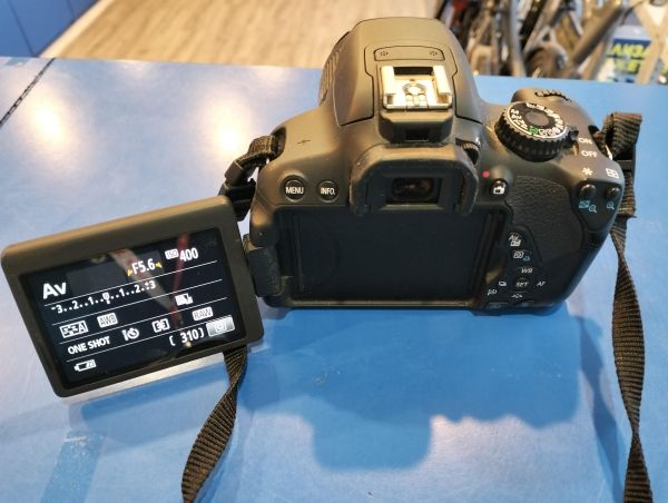 Купить Canon EOS 650D kit (DS126371) с СЗУ в Екатеринбург за 18500 руб.