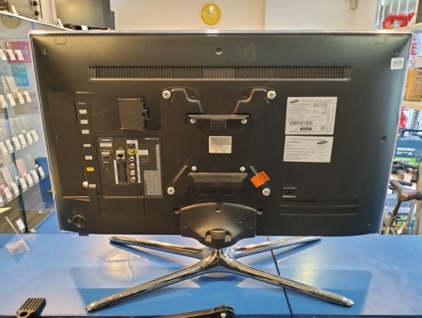 Купить Samsung UE-32F6400AK в Екатеринбург за 8800 руб.