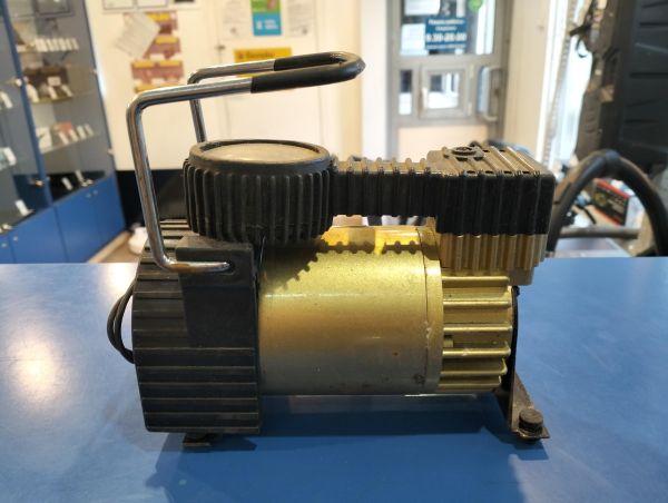 Купить Китайский или без модели автомобильный компрессор в Екатеринбург за 500 руб.