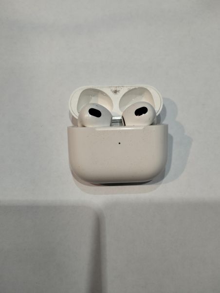 Купить Apple AirPods 3 (A2564, A2565, A2566) в Екатеринбург за 4500 руб.