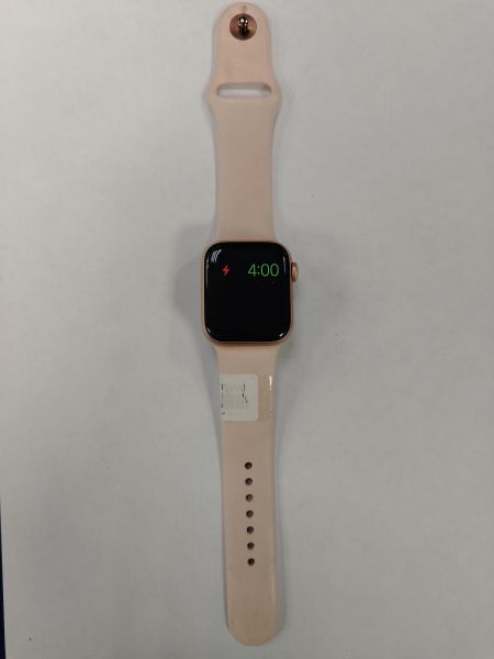 Купить Apple Watch SE 44mm (A2352) с СЗУ в Хабаровск за 5200 руб.
