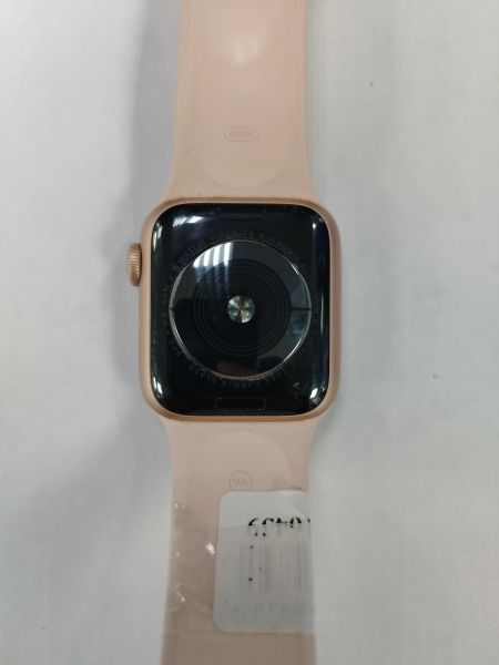 Купить Apple Watch SE 44mm (A2352) с СЗУ в Хабаровск за 5200 руб.