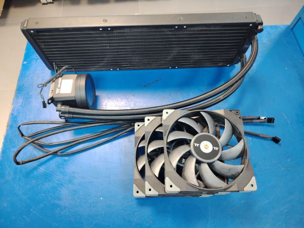 Купить Thermaltake TOUGHLIQUID Ultra 420 в Хабаровск за 8950 руб.