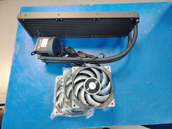Купить Thermaltake TOUGHLIQUID Ultra 360 в Хабаровск за 6800 руб.