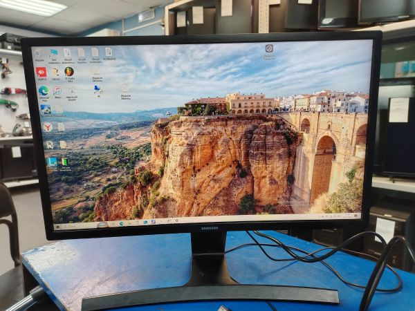 Купить Samsung S24E500C в Хабаровск за 3800 руб.