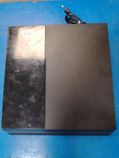 Купить Sony PlayStation 4 500GB (CUH-1006A) в Хабаровск за 11300 руб.
