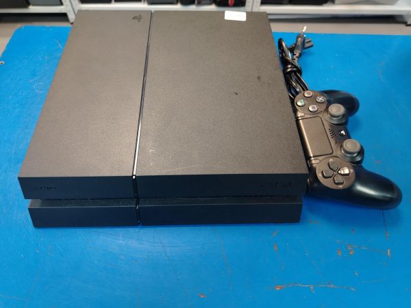 Купить Sony PlayStation 4 500GB (CUH-1208A) в Хабаровск за 14200 руб.