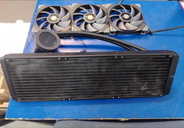 Купить Thermaltake TOUGHLIQUID Ultra 420 в Хабаровск за 4500 руб.