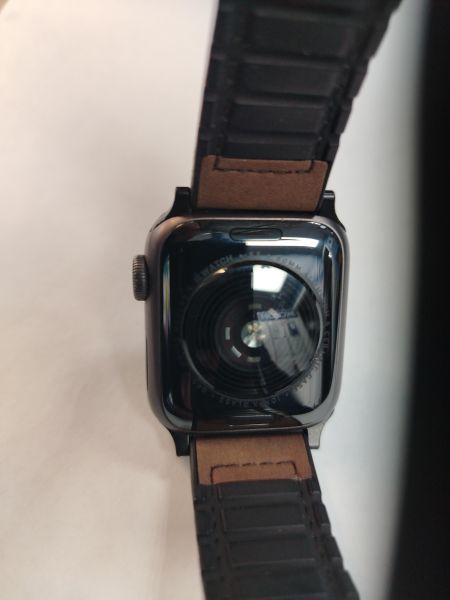 Купить Apple Watch SE 40mm (A2351) с СЗУ в Хабаровск за 4300 руб.