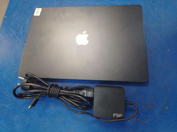 Купить Apple MacBook Air 15 2023 (A2941) в Хабаровск за 87000 руб.