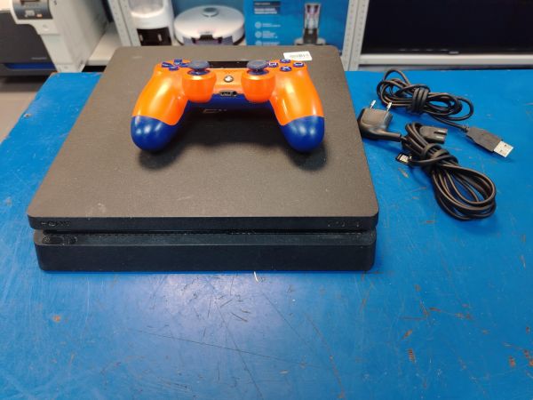 Купить Sony PlayStation 4 Slim 1TB (CUH-2208B) в Хабаровск за 19700 руб.