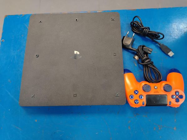 Купить Sony PlayStation 4 Slim 1TB (CUH-2208B) в Хабаровск за 19700 руб.