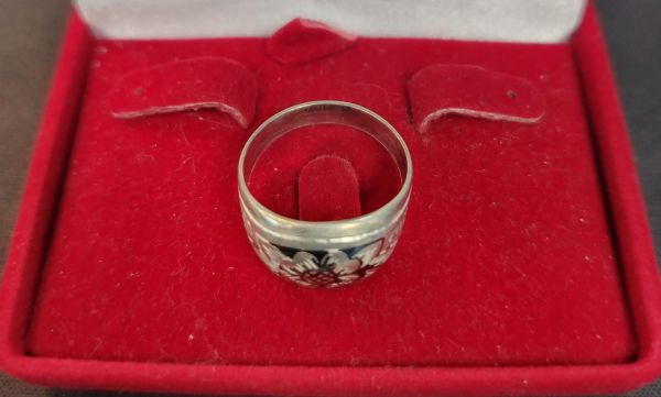 серебряное кольцо Кольцо серебро 925 3,52g, вес изделия 3.52g, размер 19.5 в Иркутск