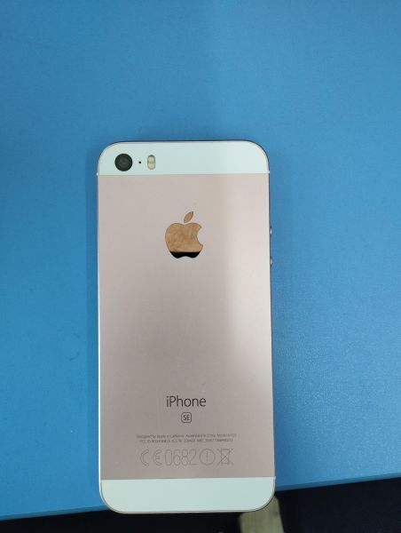 Купить Apple iPhone SE 1st gen. 2016 32GB в Иркутск за 3399 руб.