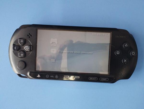 Купить Sony PlayStation Portable (PSP-E1008) с СЗУ в Иркутск за 3999 руб.