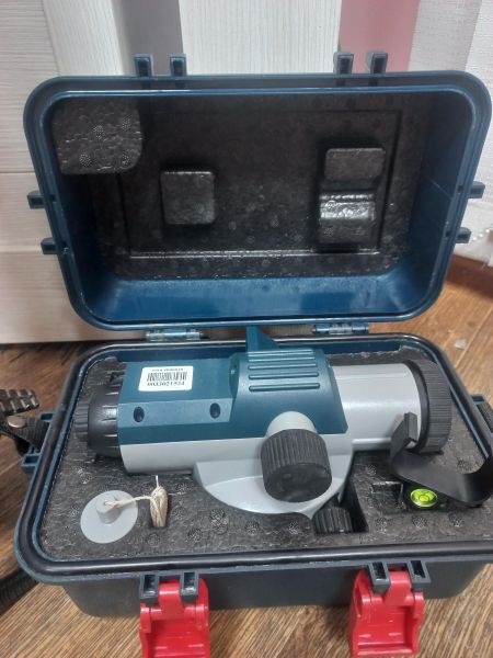 Купить Bosch GOL 26 D Professional + штатив BT160 + рейка GR500 в Иркутск за 9900 руб.