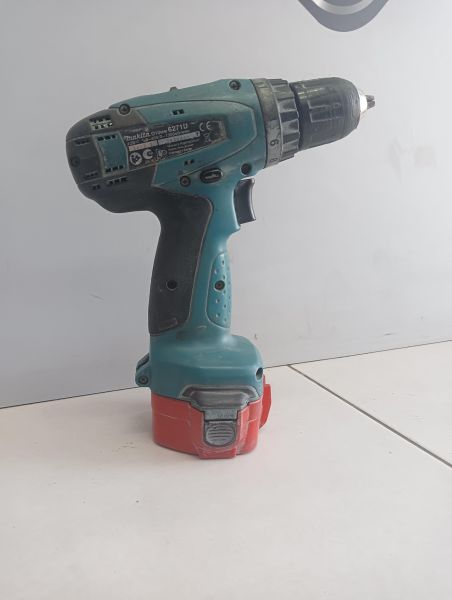 Купить Makita 6271D с СЗУ в Иркутск за 1550 руб.