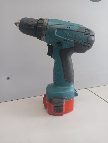 Купить Makita 6271D с СЗУ в Иркутск за 1550 руб.