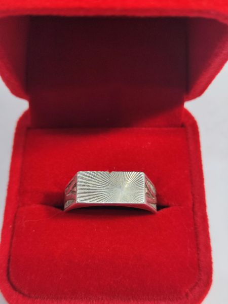 серебряное кольцо Кольцо серебро 925 4,72g, вес изделия 4.72g, размер 21 в Иркутск