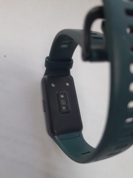 Купить Huawei Band 6 (FRA-B19) с СЗУ в Иркутск за 350 руб.