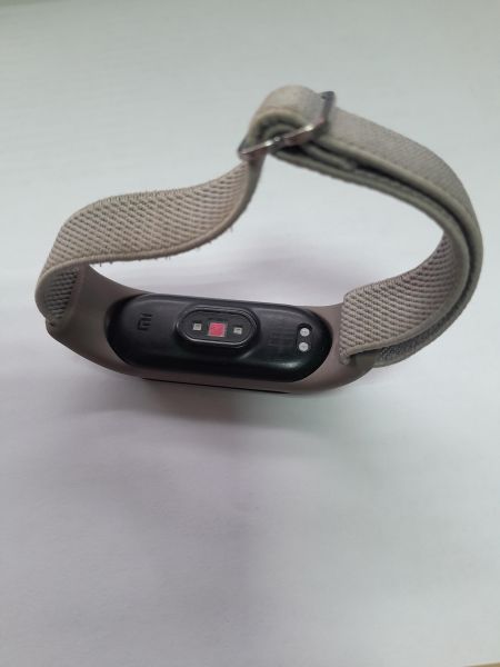 Купить Xiaomi Mi Smart Band 5 (XMSH10HM) c СЗУ в Иркутск за 350 руб.