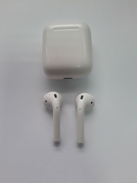 Купить Apple AirPods 2 (A2031, A2032, A1602) в Иркутск за 550 руб.