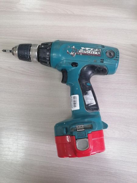 Купить Makita 6337D с СЗУ в Иркутск за 1700 руб.