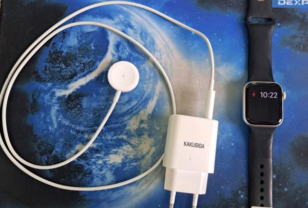 Купить Apple Watch SE 2 40mm (A2722) с СЗУ в Иркутск за 5100 руб.