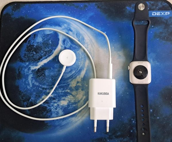 Купить Apple Watch SE 2 40mm (A2722) с СЗУ в Иркутск за 5100 руб.