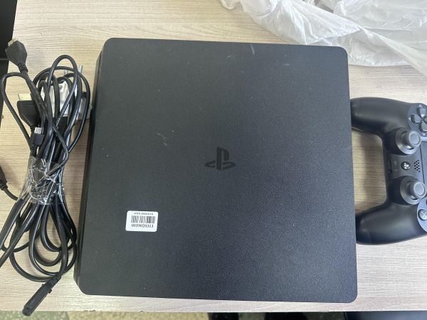Купить Sony PlayStation 4 Slim 500GB (CUH-2200A) в Иркутск за 15700 руб.