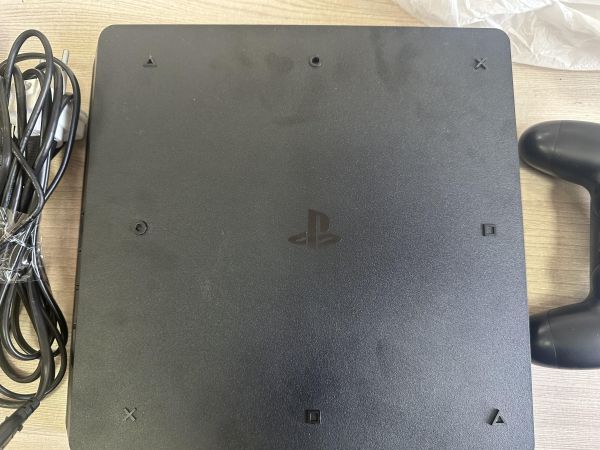 Купить Sony PlayStation 4 Slim 500GB (CUH-2200A) в Иркутск за 15700 руб.