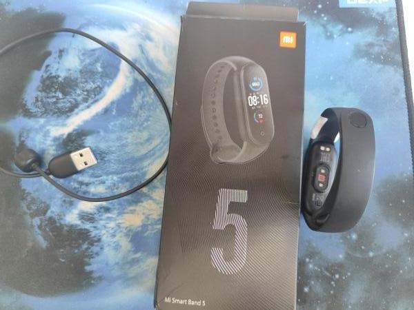 Купить Xiaomi Mi Smart Band 5 (XMSH10HM) c СЗУ в Иркутск за 550 руб.