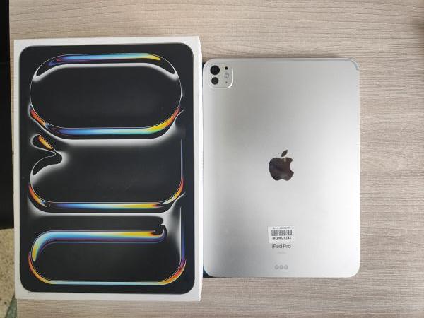 Купить Apple iPad Pro 7 2024 M4 256GB (A2836) (без SIM) в Иркутск за 74250 руб.