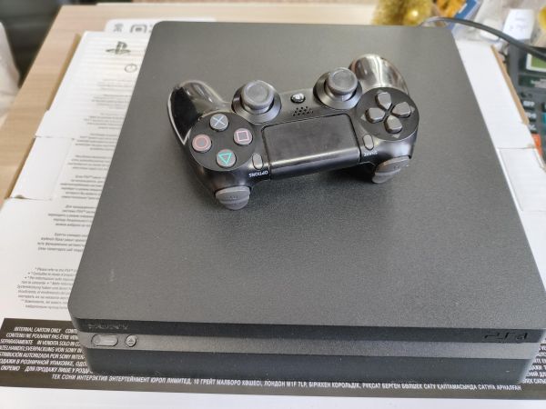 Купить Sony PlayStation 4 Slim 500GB (CUH-2008A) в Иркутск за 16700 руб.