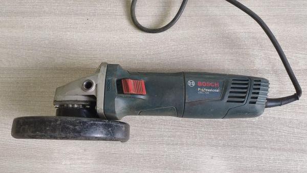 шлифмашина угловая сетевая Bosch GWS 700 в Иркутск