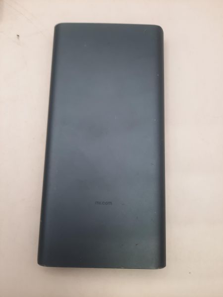 Купить Xiaomi Mi Power Bank 3 10000 (PLM13ZM) (10000 mAh) в Иркутск за 749 руб.