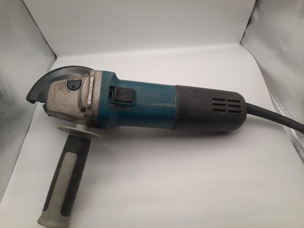 Купить Makita 9558HN в Иркутск за 3199 руб.