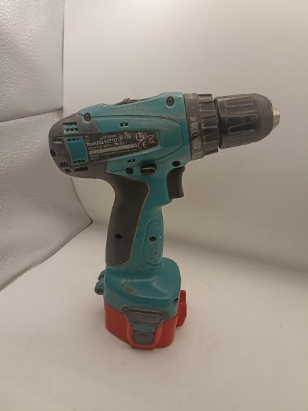 Купить Makita 6271D с СЗУ в Иркутск за 1049 руб.