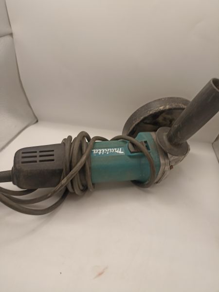 Купить Makita 9558HNR в Иркутск за 3099 руб.